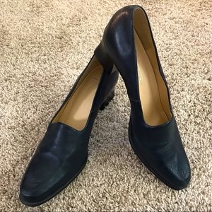 Like New Innovations Navy Blue Leather Pumps, Size 9, Made in Brazil
